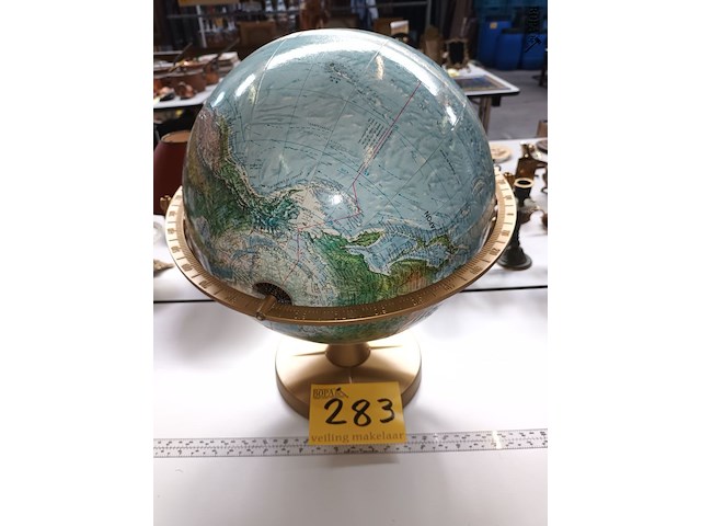 Lot 283 - wereldbol - afbeelding 1 van  4
