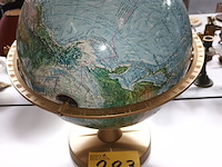 Lot 283 - wereldbol - afbeelding 1 van  4