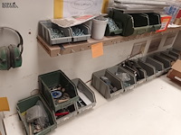 Lot 283 - werkbank met inhoud - afbeelding 3 van  4