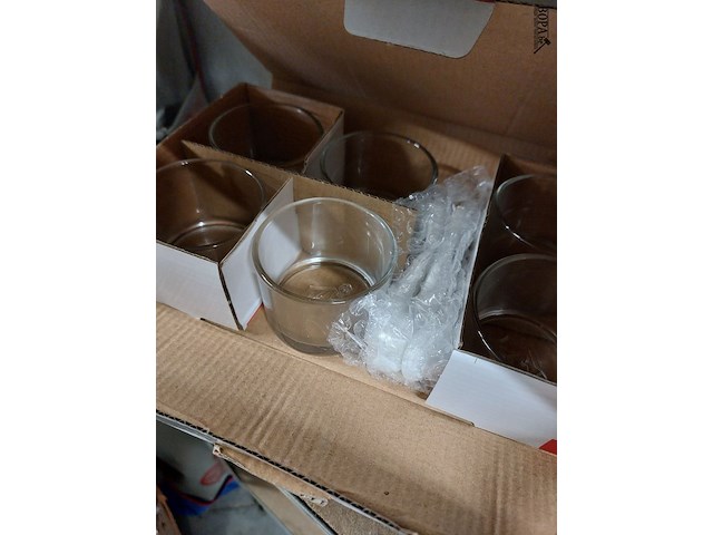 Lot 284 - apero schaaltjes, glaasjes, 3 dozen - afbeelding 2 van  3