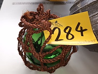 Lot 284 - boeien voor visnetten. 2 stuks - afbeelding 2 van  4