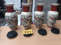 Lot 284 - chinese vazen op sokkel. 4 stuks - afbeelding 1 van  5