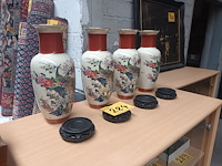 Lot 284 - chinese vazen op sokkel. 4 stuks - afbeelding 5 van  5