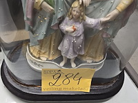 Lot 284 - heilige familie in biscuitporselein in stolp - afbeelding 3 van  3