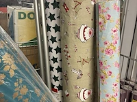 Lot 284 - lot inpakpapier + rolafsnijder - afbeelding 2 van  3