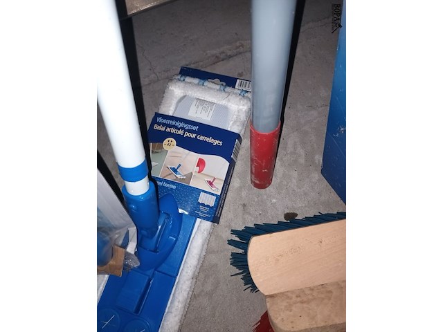 Lot 284 - poetsmateriaal. 6 stuks - afbeelding 3 van  6