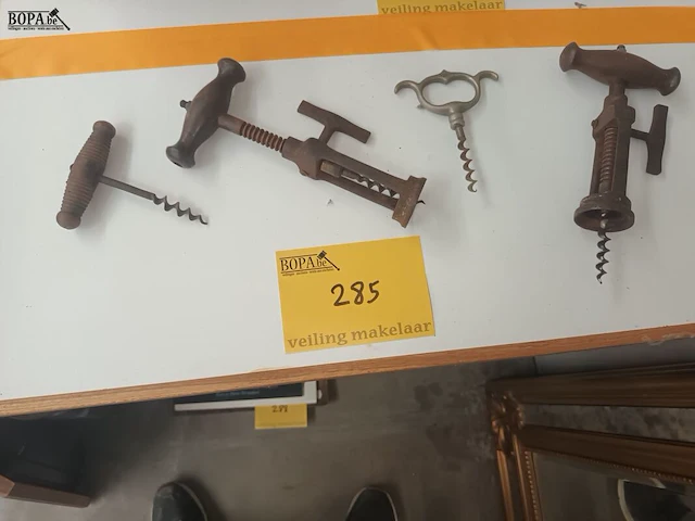 Lot 285 - antieke kurkentrekkers. 4 stuks - afbeelding 1 van  3