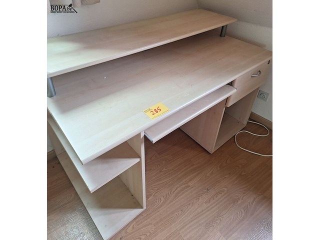 Lot 285 - bureau en kastje - afbeelding 1 van  2