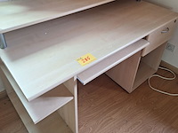 Lot 285 - bureau en kastje - afbeelding 1 van  2