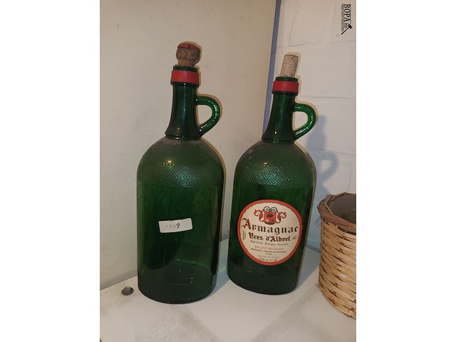 Lot 285 - flessen. 7 stuks - afbeelding 2 van  3