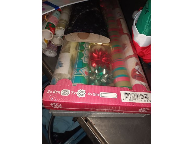 Lot 285 - lot kado verpakkingspapier - afbeelding 4 van  4