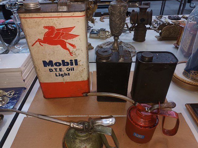 Lot 285 - olieblikken en kannetjes. 9 stuks - afbeelding 2 van  4