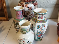 Lot 285 - oosterse vazen. 4 stuks - afbeelding 1 van  8