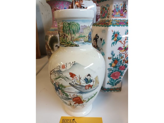 Lot 285 - oosterse vazen. 4 stuks - afbeelding 2 van  8