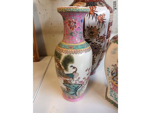 Lot 285 - oosterse vazen. 4 stuks - afbeelding 4 van  8