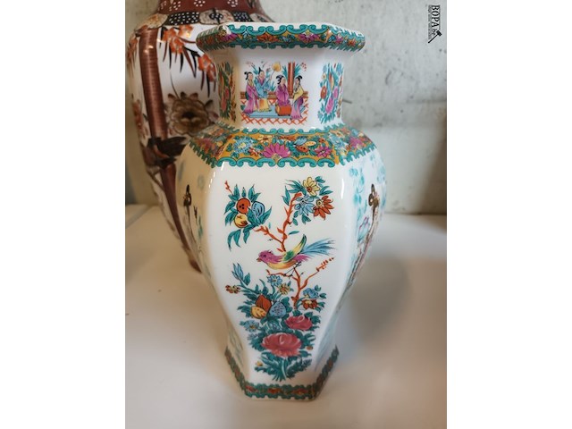 Lot 285 - oosterse vazen. 4 stuks - afbeelding 6 van  8