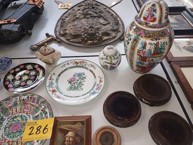 Lot 286 - chinese decoratie. 26 stuks - afbeelding 2 van  5
