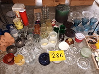 Lot 286 - kaarsen en kaarsenhouders. 95 stuks - afbeelding 3 van  4