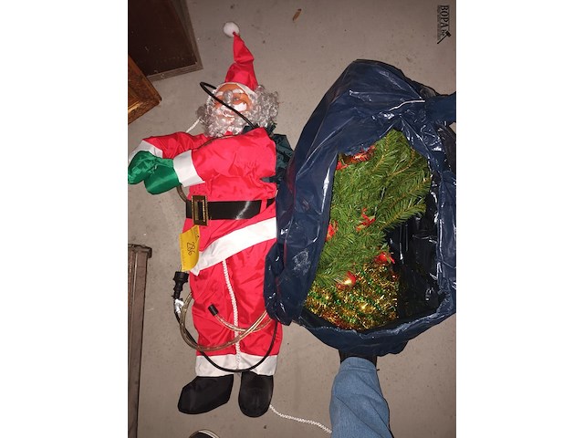 Lot 286 - kerstman en kerstdecoratie - afbeelding 1 van  3