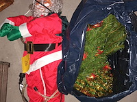 Lot 286 - kerstman en kerstdecoratie - afbeelding 1 van  3