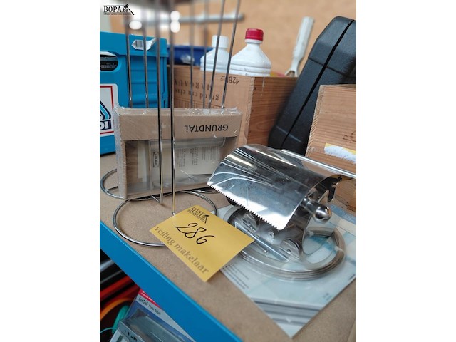 Lot 286 - lot wc paierhouders - 3 stuks - afbeelding 4 van  4