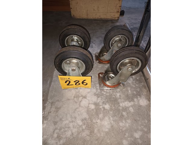 Lot 286 - wielen. 4 stuks - afbeelding 1 van  3