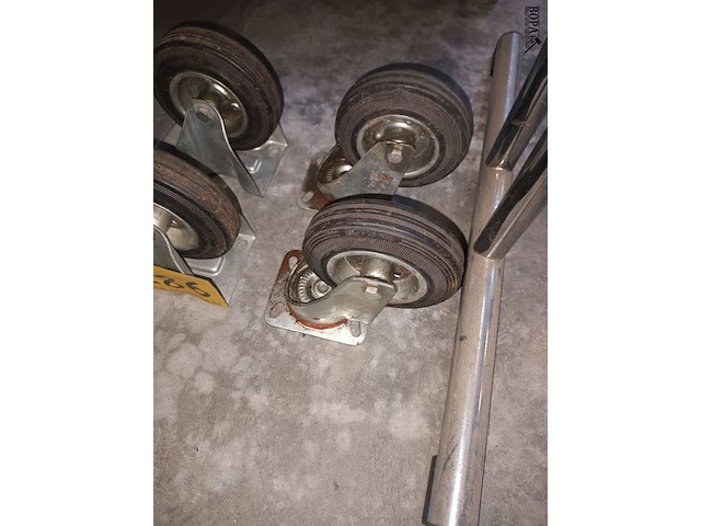 Lot 286 - wielen. 4 stuks - afbeelding 3 van  3