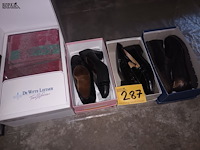Lot 287 - schoenen en handdoekset - afbeelding 1 van  4