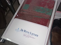 Lot 287 - schoenen en handdoekset - afbeelding 4 van  4