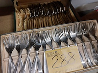 Lot 288 - koffer vorken en koffer lepels - afbeelding 1 van  2