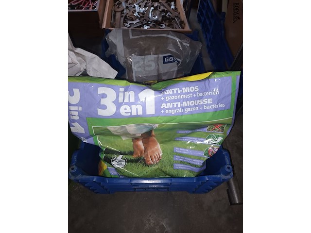 Lot 288 - meststoffen en strooizout - afbeelding 4 van  4