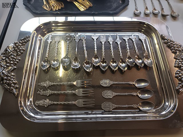 Lot 288 - verzilverd tafelgerei. 65 stuks - afbeelding 4 van  9