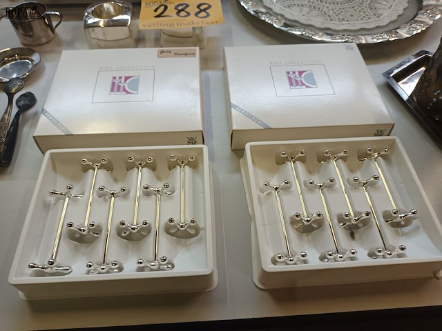 Lot 288 - verzilverd tafelgerei. 65 stuks - afbeelding 5 van  9