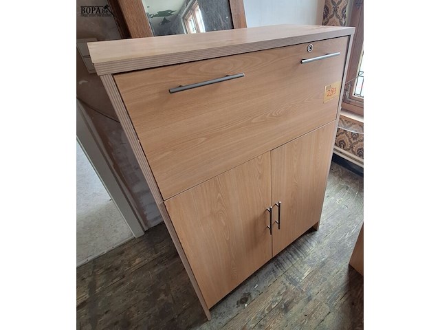 Lot 289 - bureau en kastjes - afbeelding 2 van  5