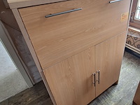 Lot 289 - bureau en kastjes - afbeelding 2 van  5