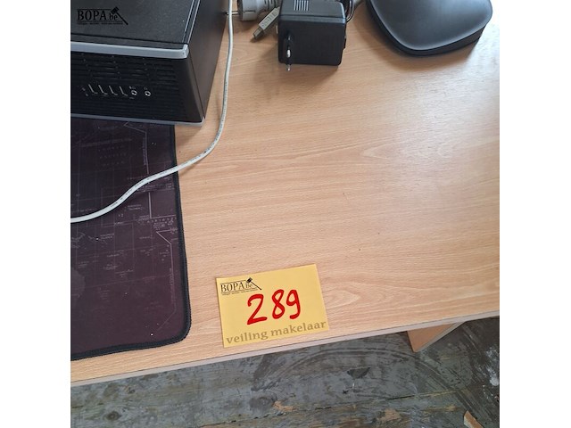 Lot 289 - bureau en kastjes - afbeelding 3 van  5