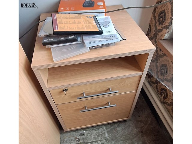 Lot 289 - bureau en kastjes - afbeelding 4 van  5