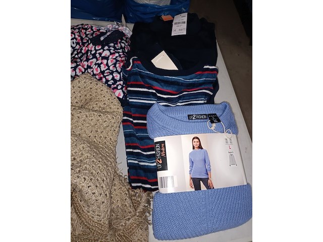 Lot 289 - dameskledij. 25 stuks - afbeelding 2 van  5