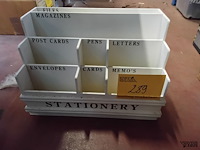 Lot 289 - decoratieve organizer - afbeelding 1 van  1