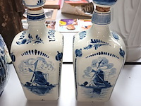 Lot 289 - delft vaas en flessen - afbeelding 3 van  5