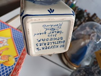 Lot 289 - delft vaas en flessen - afbeelding 4 van  5