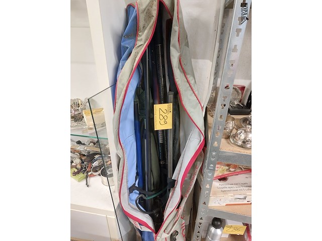 Lot 289 - vishengels in opbergtas, ong 7 stuks - afbeelding 1 van  2