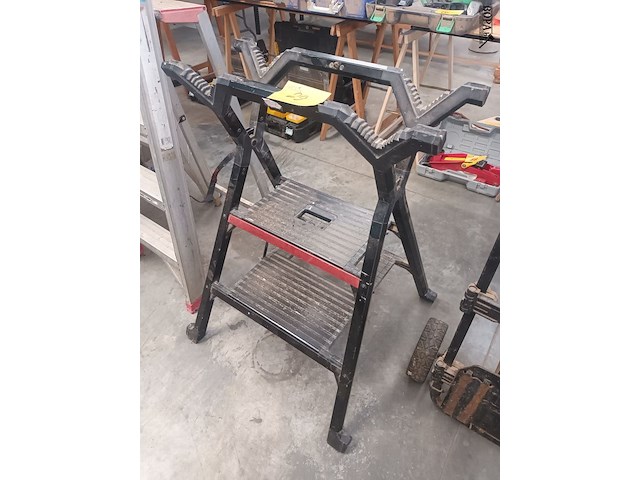 Lot 29 - altrex x-pro werkbank - afbeelding 1 van  3
