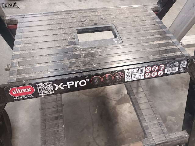 Lot 29 - altrex x-pro werkbank - afbeelding 3 van  3
