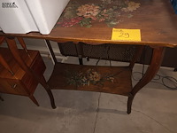 Lot 29 - antiek bijzettafeltje - afbeelding 2 van  5