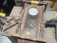 Lot 29 - antieken muurklok