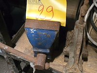 Lot 29 - bankschroef 2 stuks - afbeelding 1 van  4