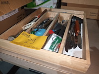 Lot 29 - bestekbak met inhoud - afbeelding 2 van  3