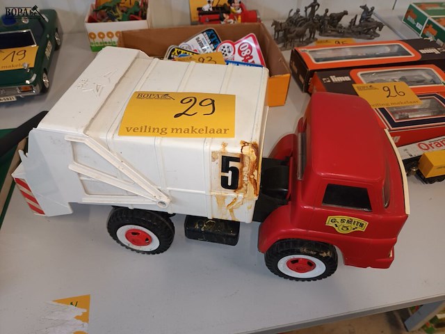 Lot 29 - big vuilniskar - afbeelding 1 van  7