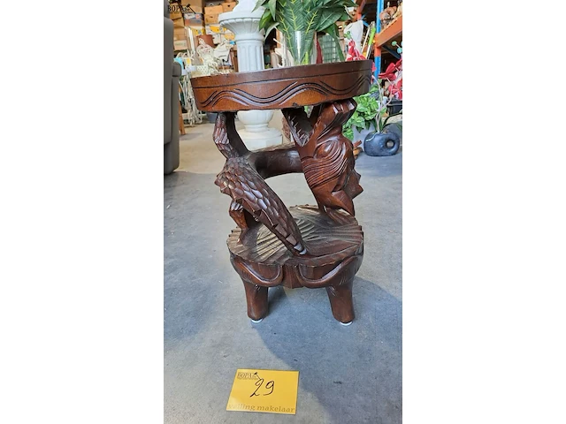 Lot 29 - bijzettafel oosters oriental handgemaakt houtsnijwerk zeldza - afbeelding 3 van  5